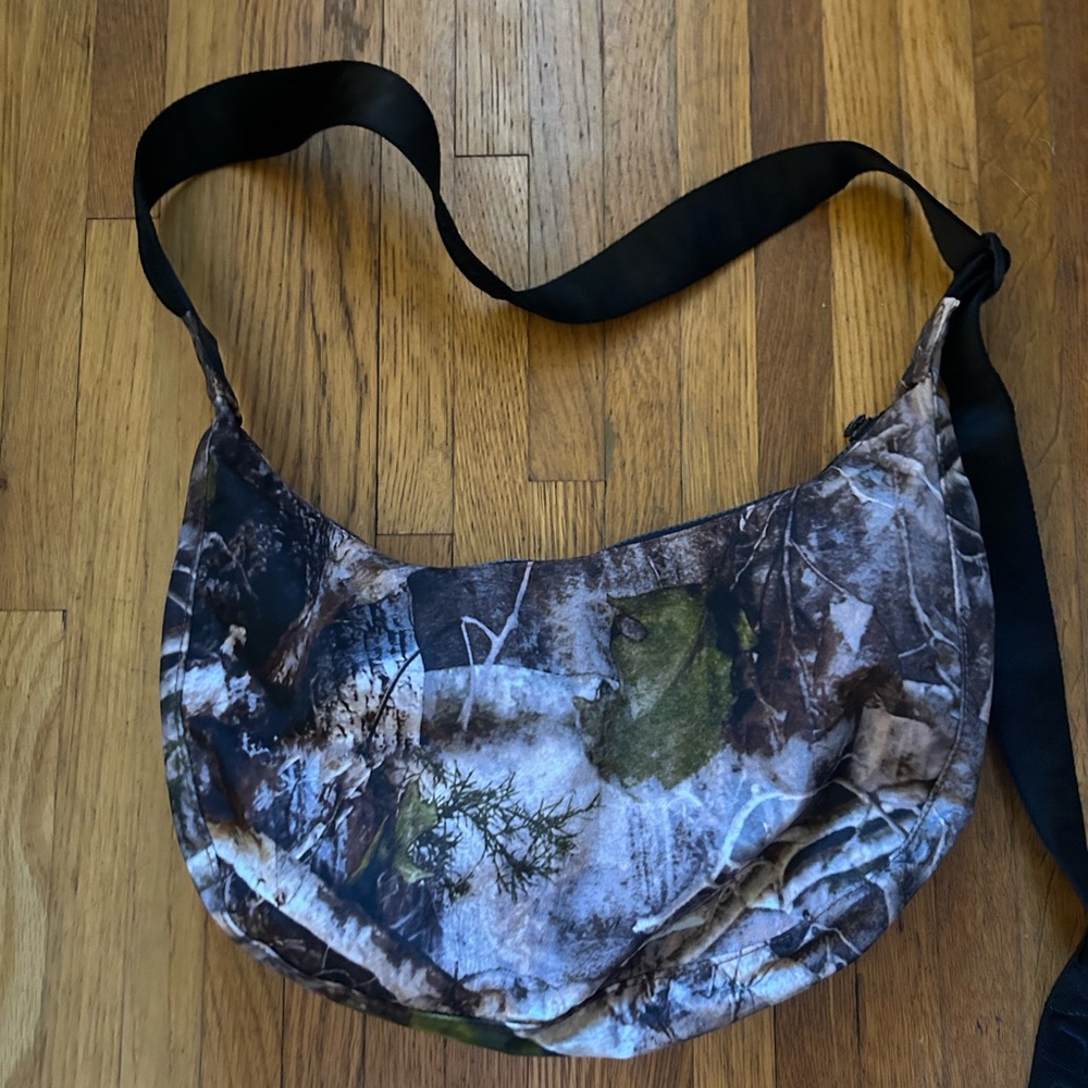 BAGGU photo forest medium crescent